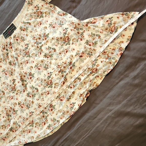 Ladies off shoulder top, size Large - Picture 6 of 6